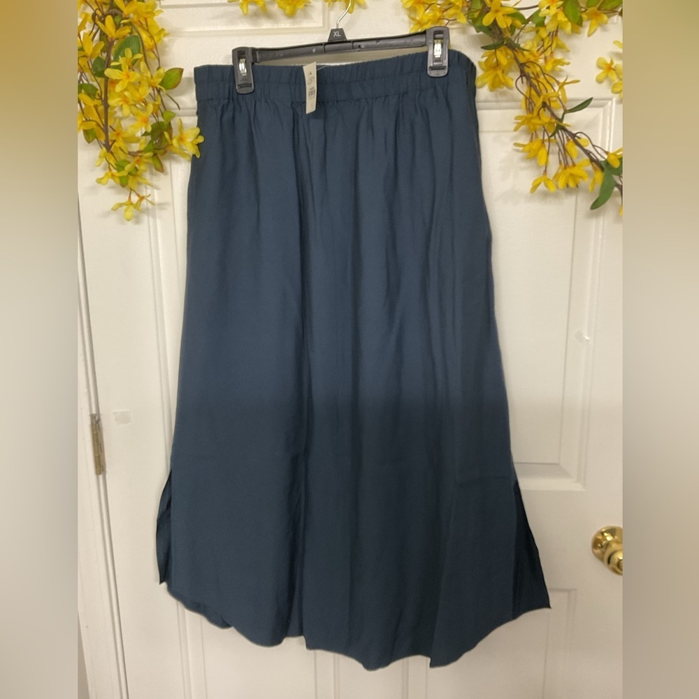 LOFT. Elegant Navy Blue Women's Skirt. SIZE L - Picture 3 of 11